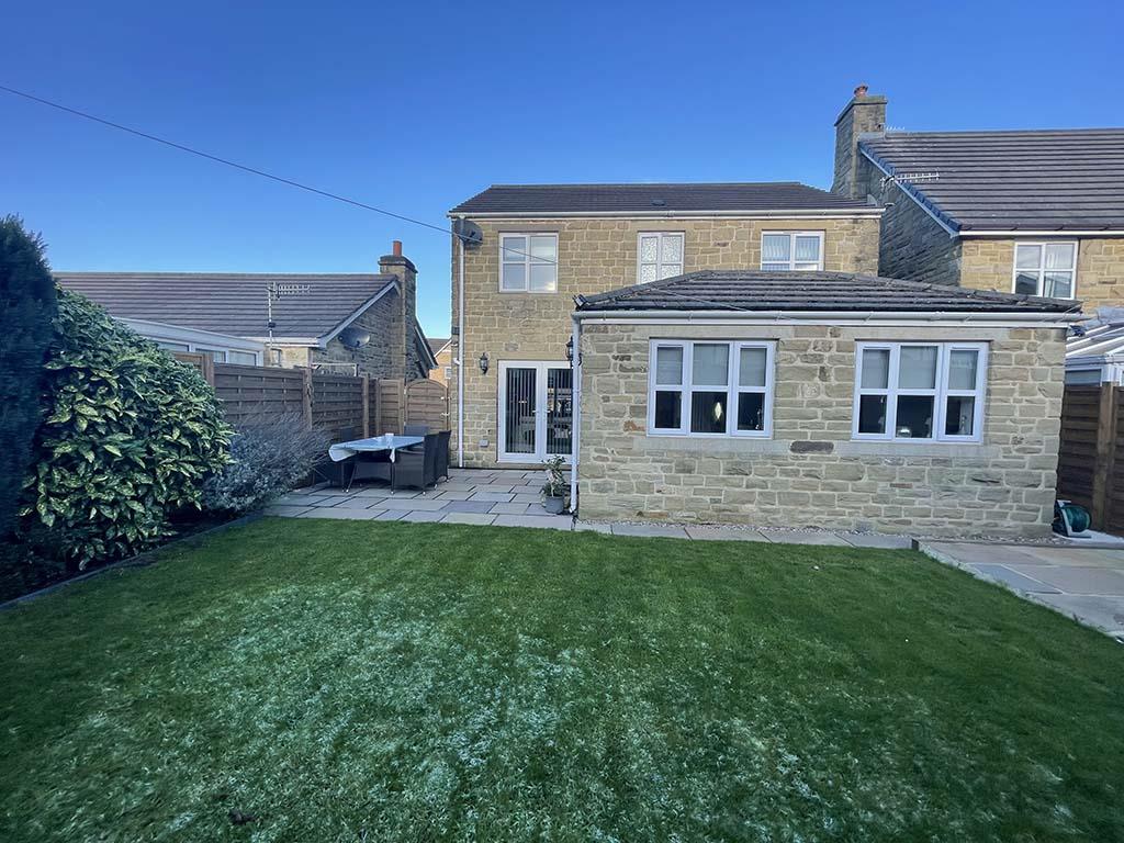 5 bedroom detached house For Sale in Steeton - Externally